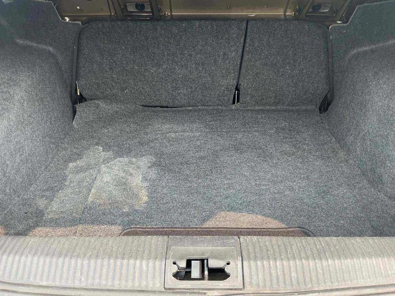 Used 2010 Ford Focus SE FWD image 12