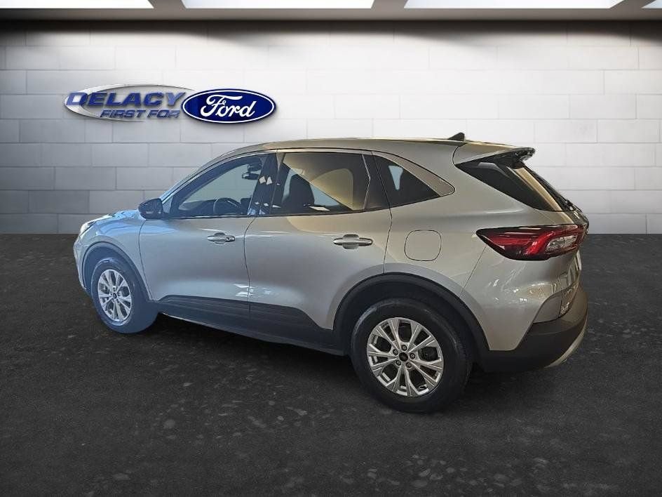 Used 2023 Ford Escape Active AWD/4WD image 3