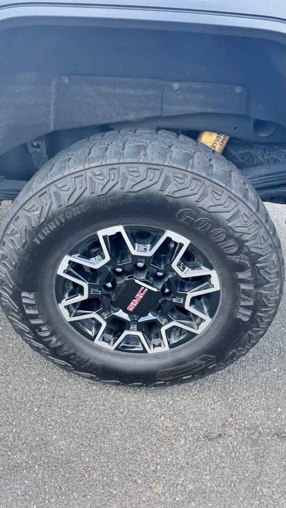 Used 2025 GMC Sierra 2500 AT4X AWD/4WD image 15