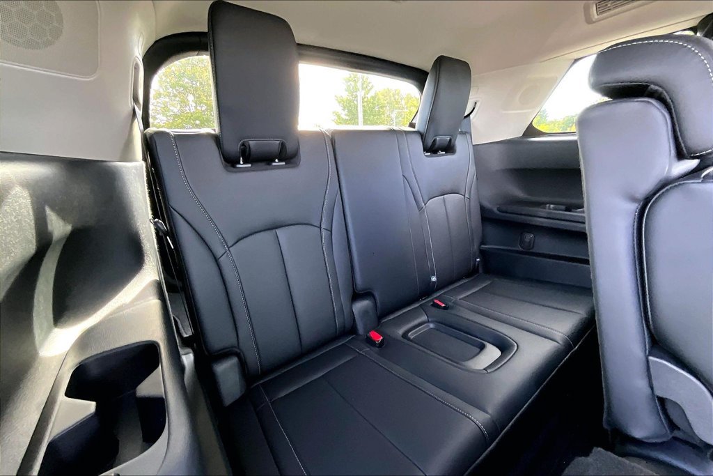 Certified 2027 INFINITI QX60 Luxe w/ Cargo Package AWD/4WD image 32