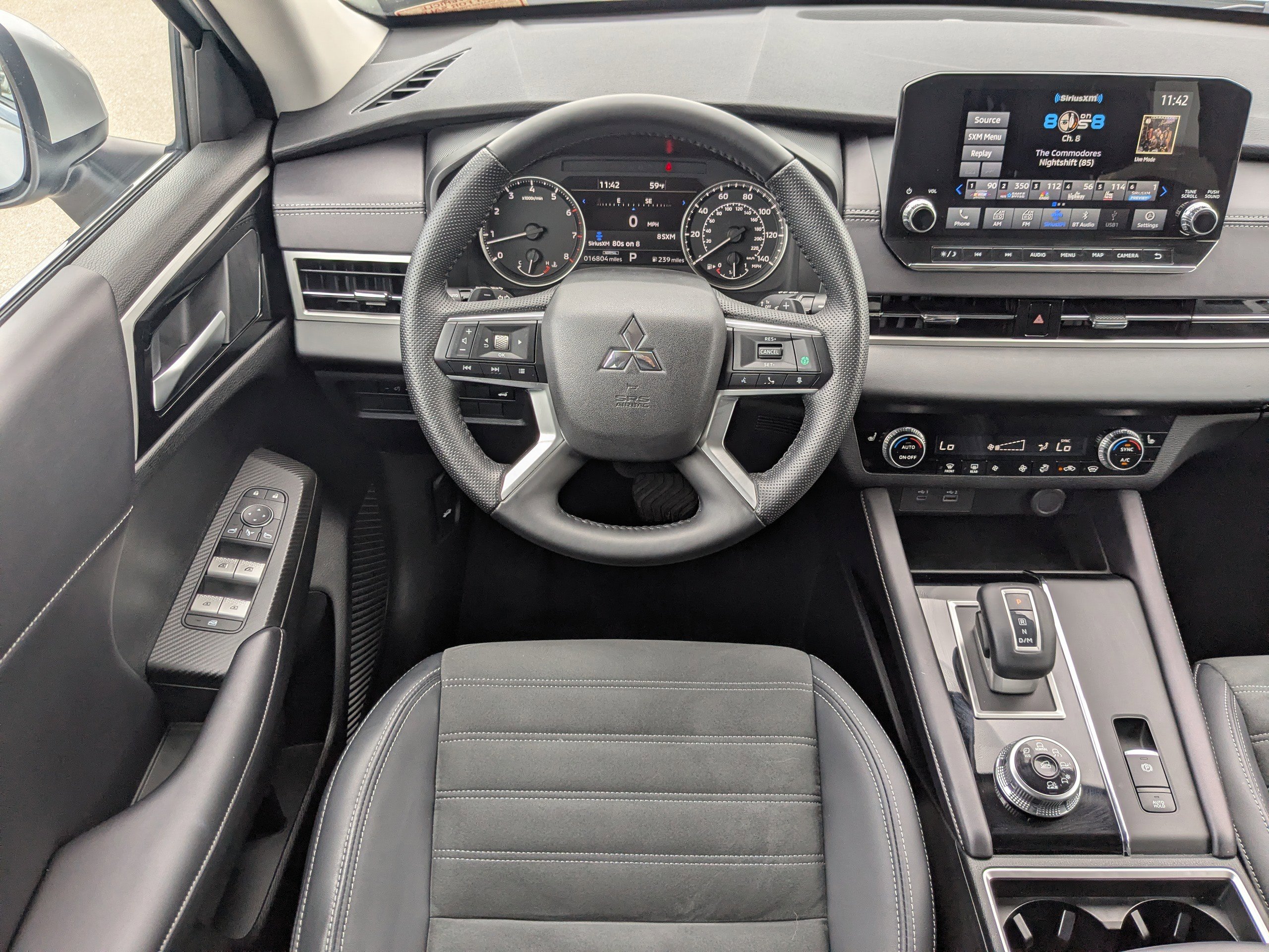 Used 2023 Mitsubishi Outlander SE image 19