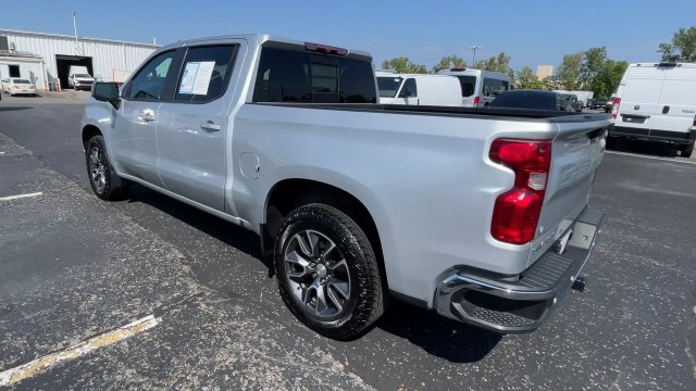 Used 2022 Chevrolet Silverado 1500 LT AWD/4WD image 8