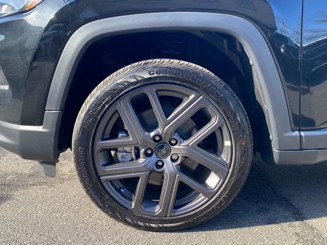 New 2026 Jeep Compass Latitude AWD/4WD image 18