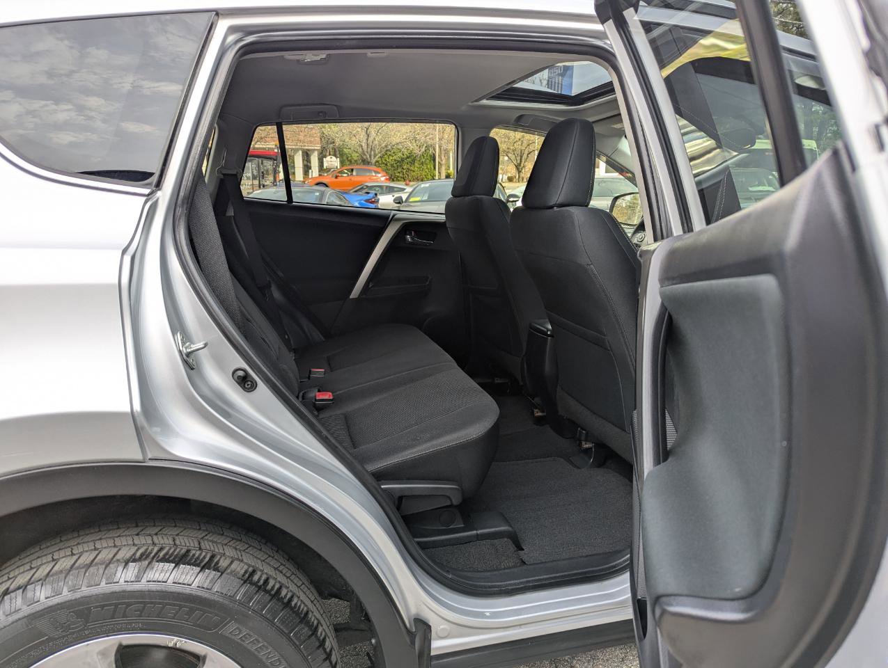 Used 2015 Toyota RAV4 XLE image 41