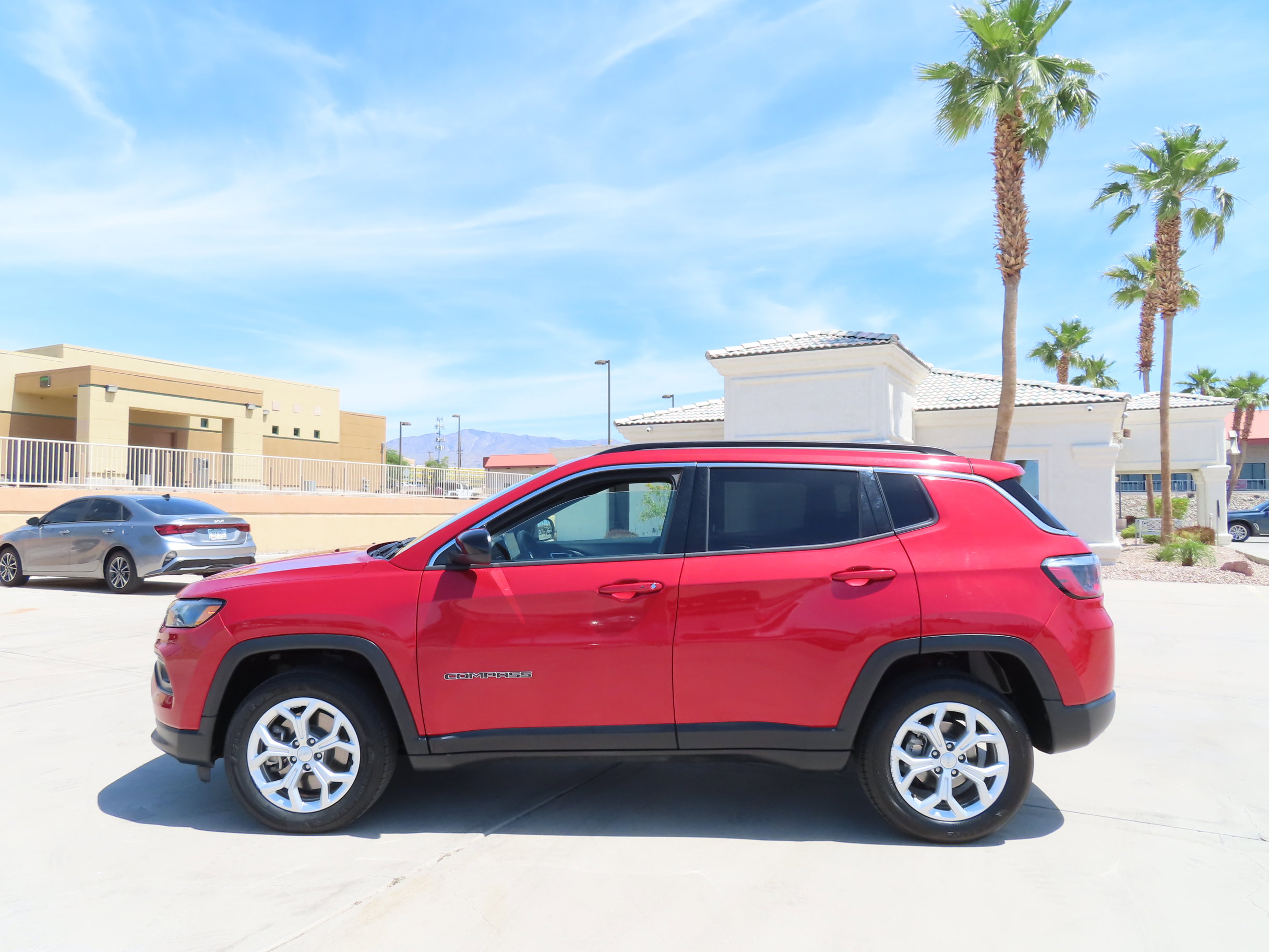 Used 2024 Jeep Compass Latitude AWD/4WD image 4