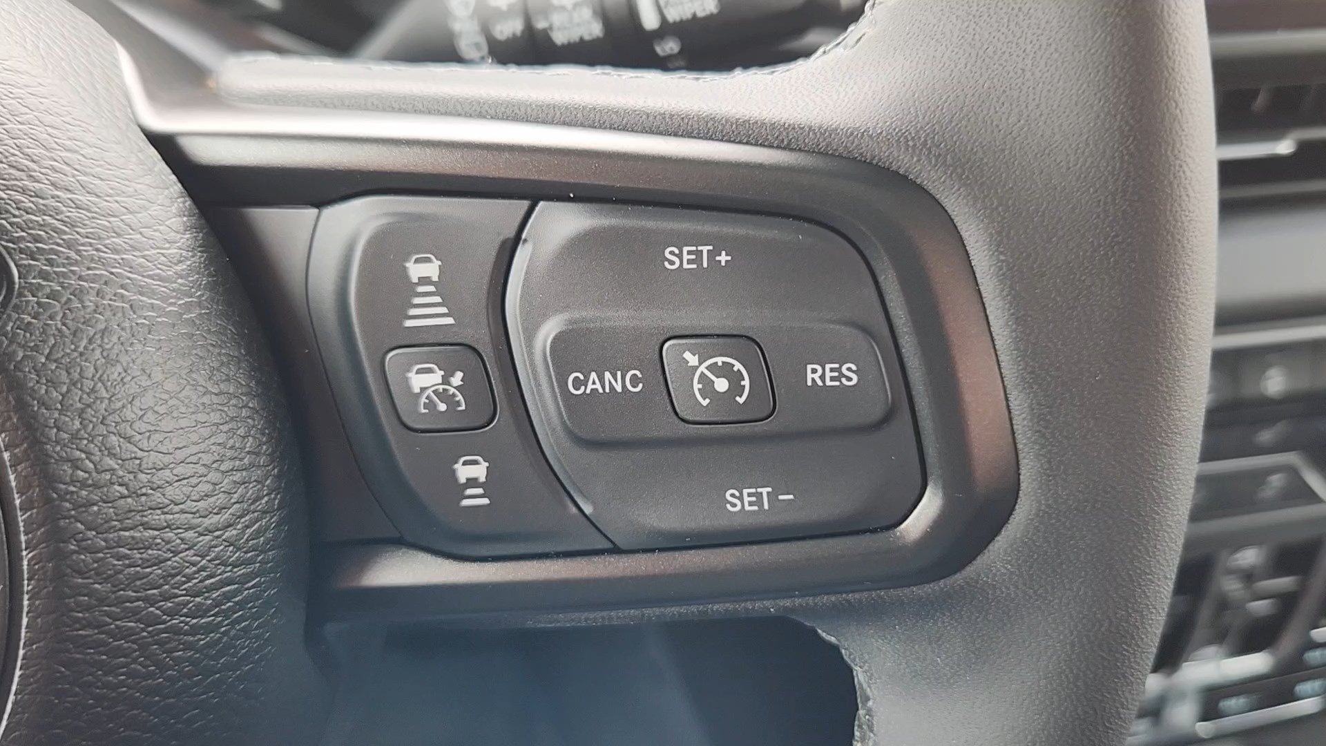 Used 2025 Jeep Wrangler Unlimited Rubicon w/ Convenience Group AWD/4WD image 13