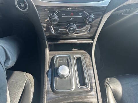 Used 2019 Chrysler 300 Touring L w/ Quick Order Package 22F AWD/4WD image 16