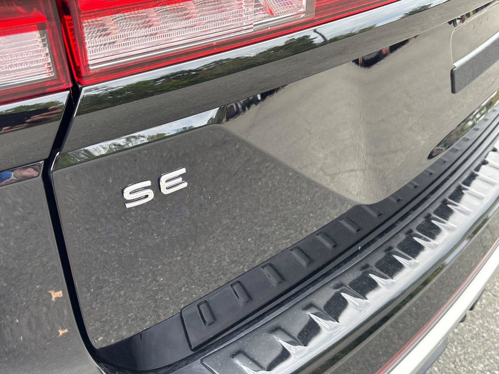 Used 2025 Volkswagen Atlas Peak Edition SE AWD/4WD image 11