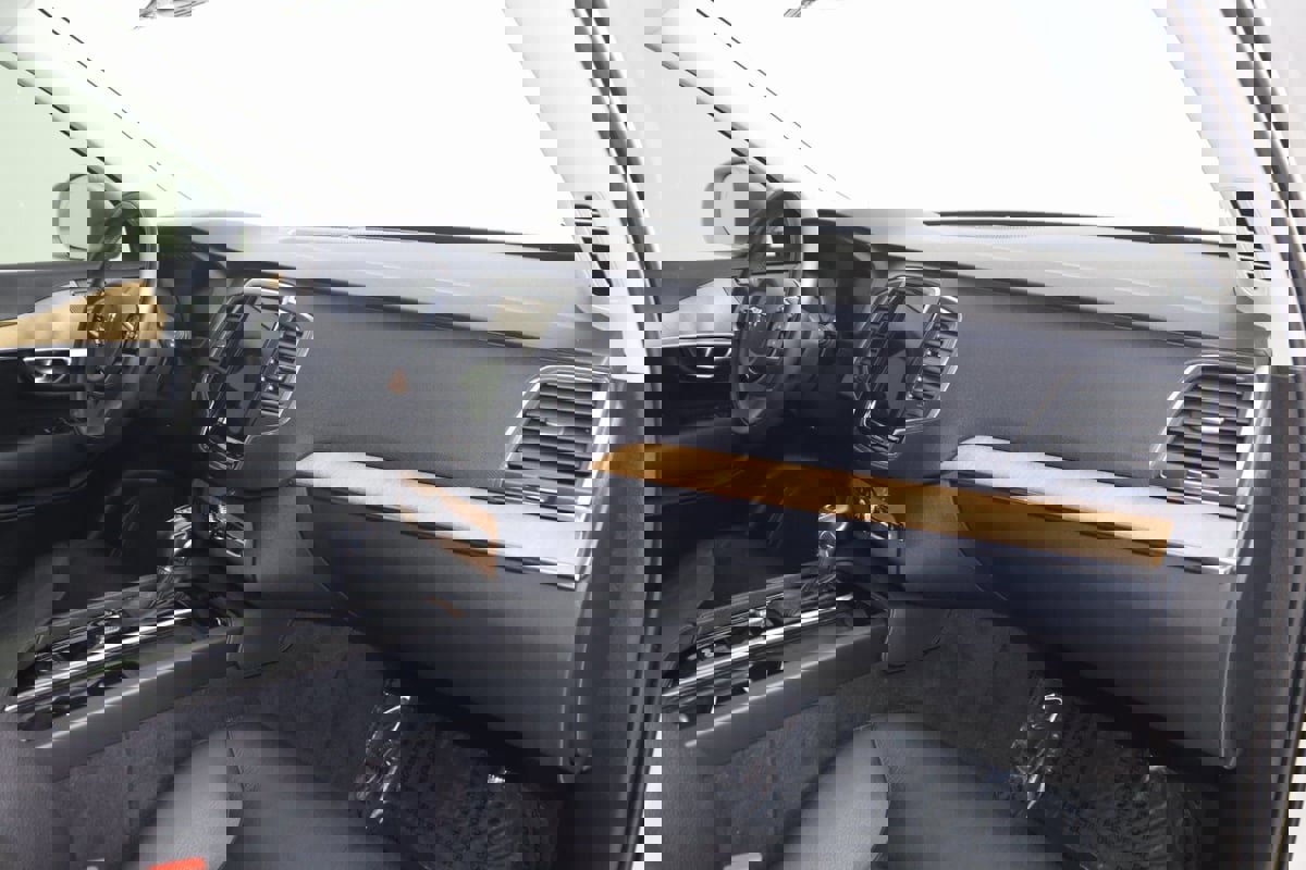 Used 2022 Volvo XC90 T6 Momentum w/ Climate Package image 47