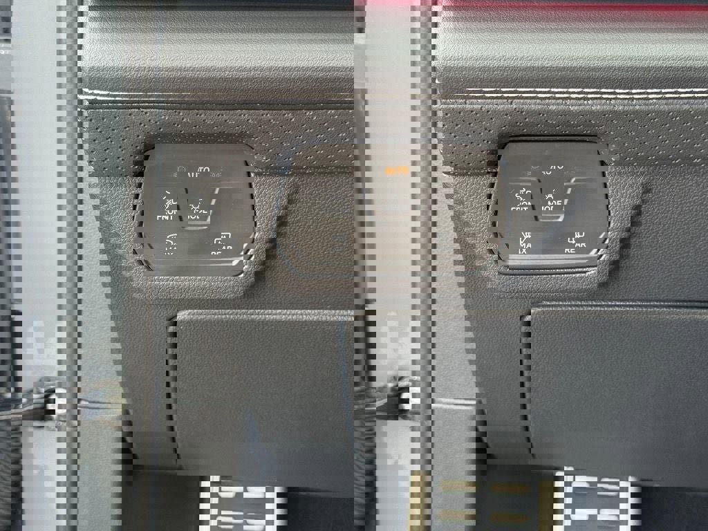 Used 2025 Volkswagen Atlas SEL Premium R-Line image 21