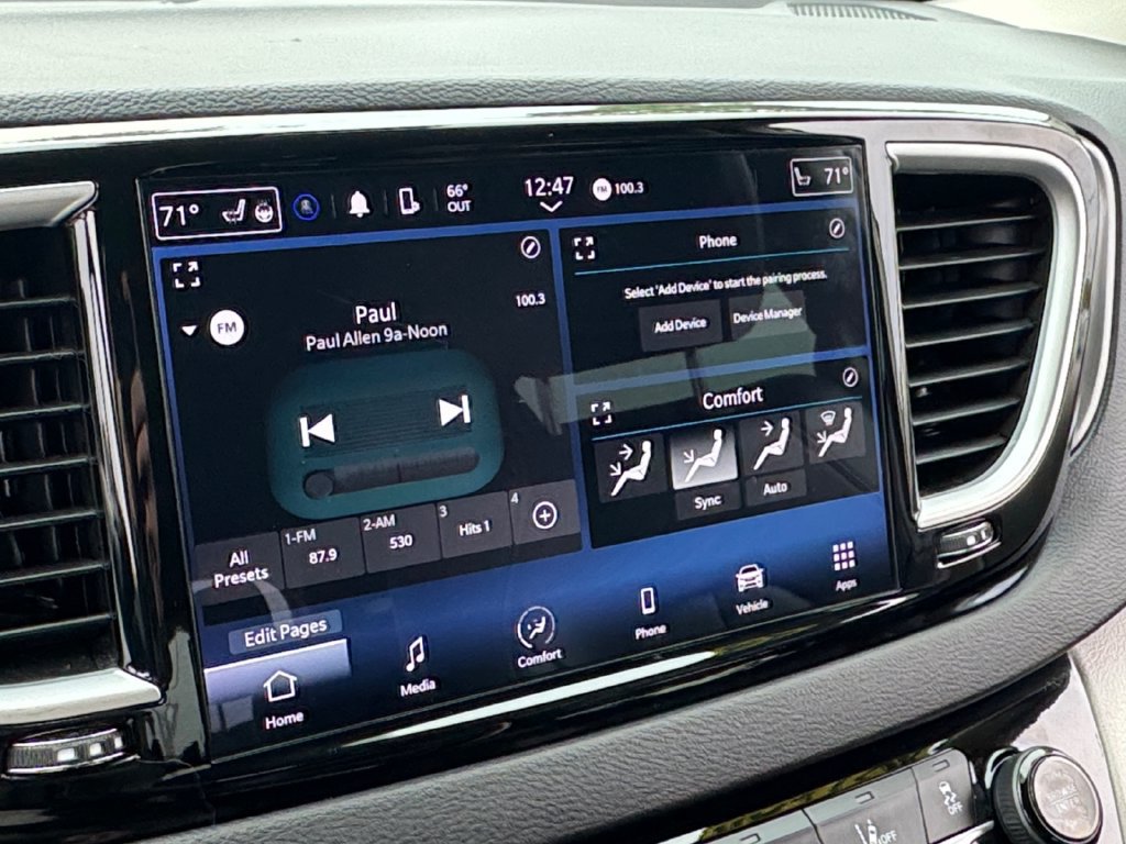 Used 2024 Chrysler Pacifica Touring-L FWD image 26