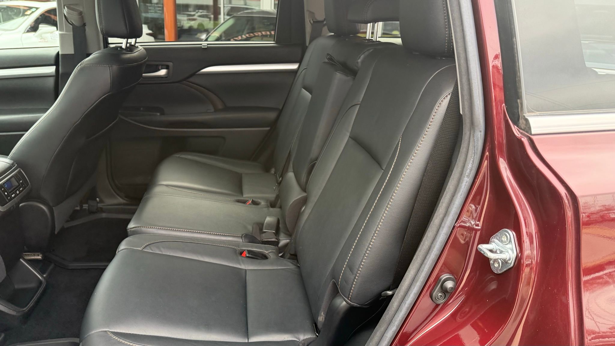 Used 2017 Toyota Highlander XLE image 33