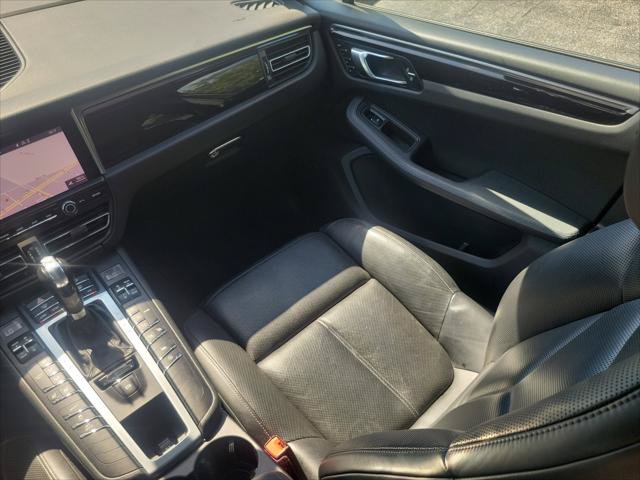 Used 2020 Porsche Macan w/ Premium Package Plus AWD/4WD image 10