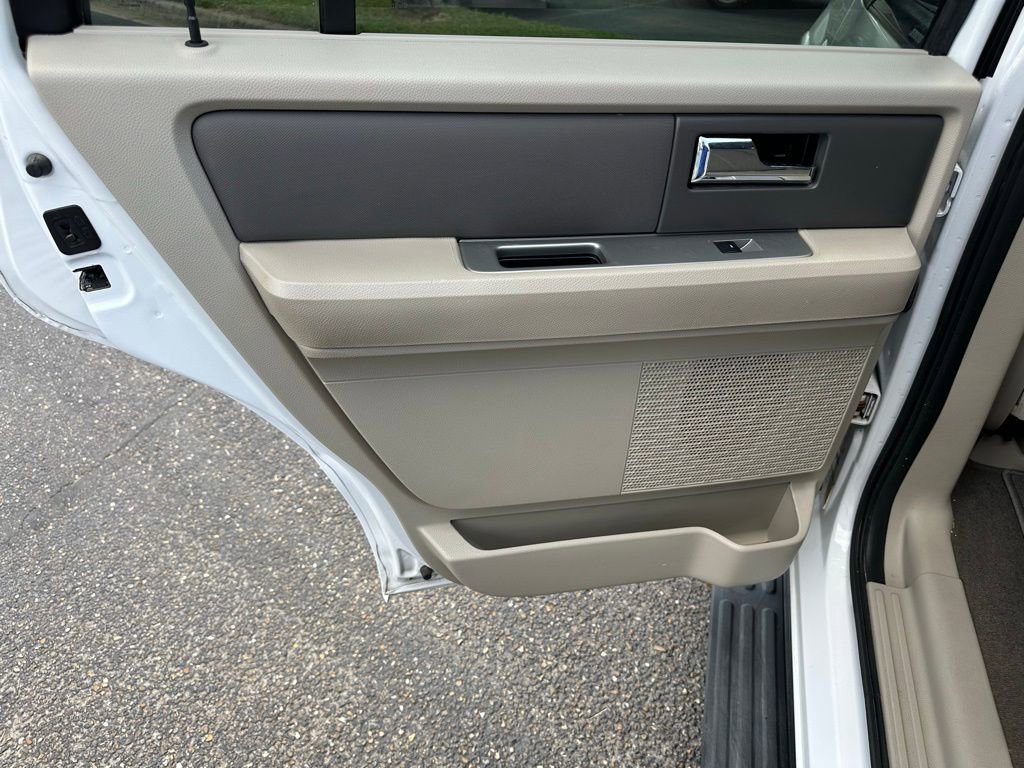 Used 2010 Ford Expedition XLT image 16