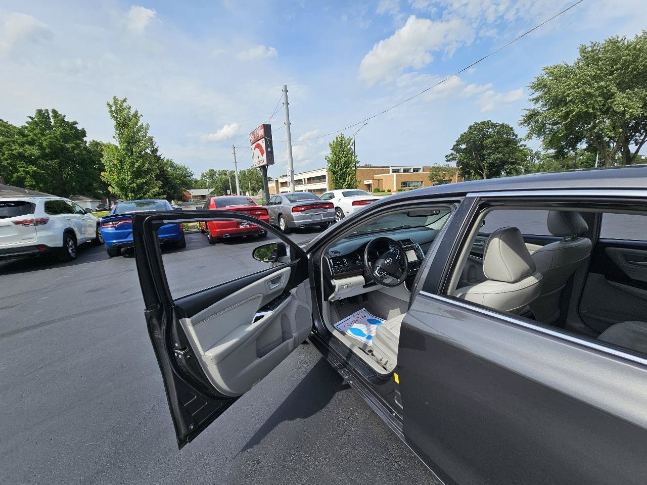 Used 2016 Toyota Camry XLE FWD image 18