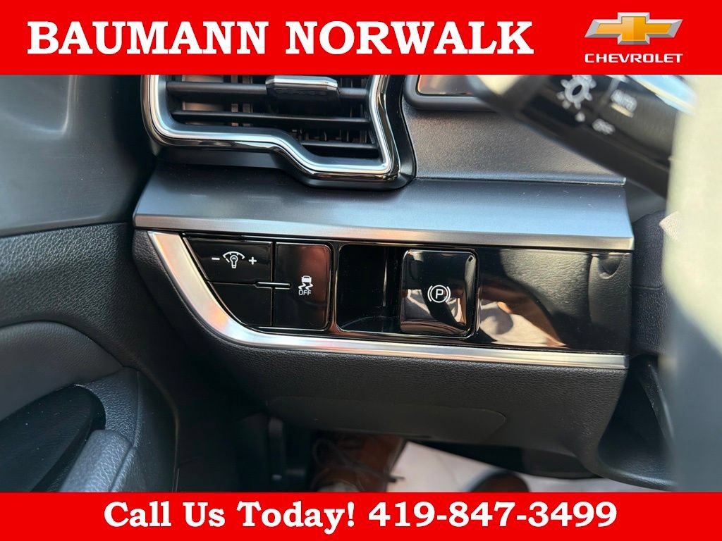 Used 2025 Kia Sportage EX FWD image 18