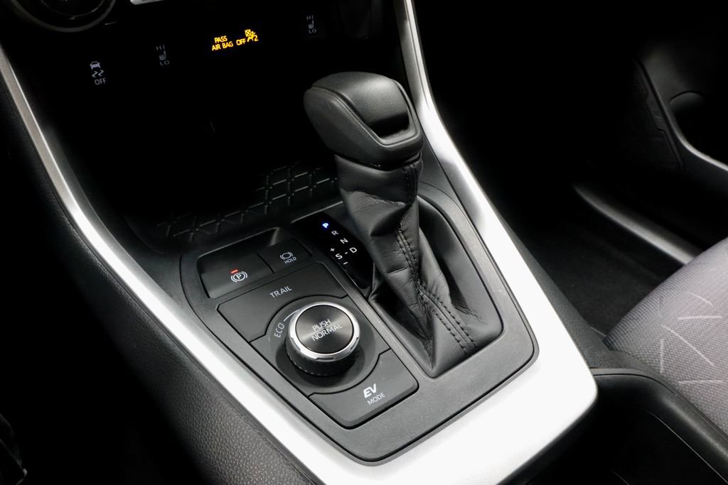 Used 2025 Toyota RAV4 XLE w/ Convenience Package image 30