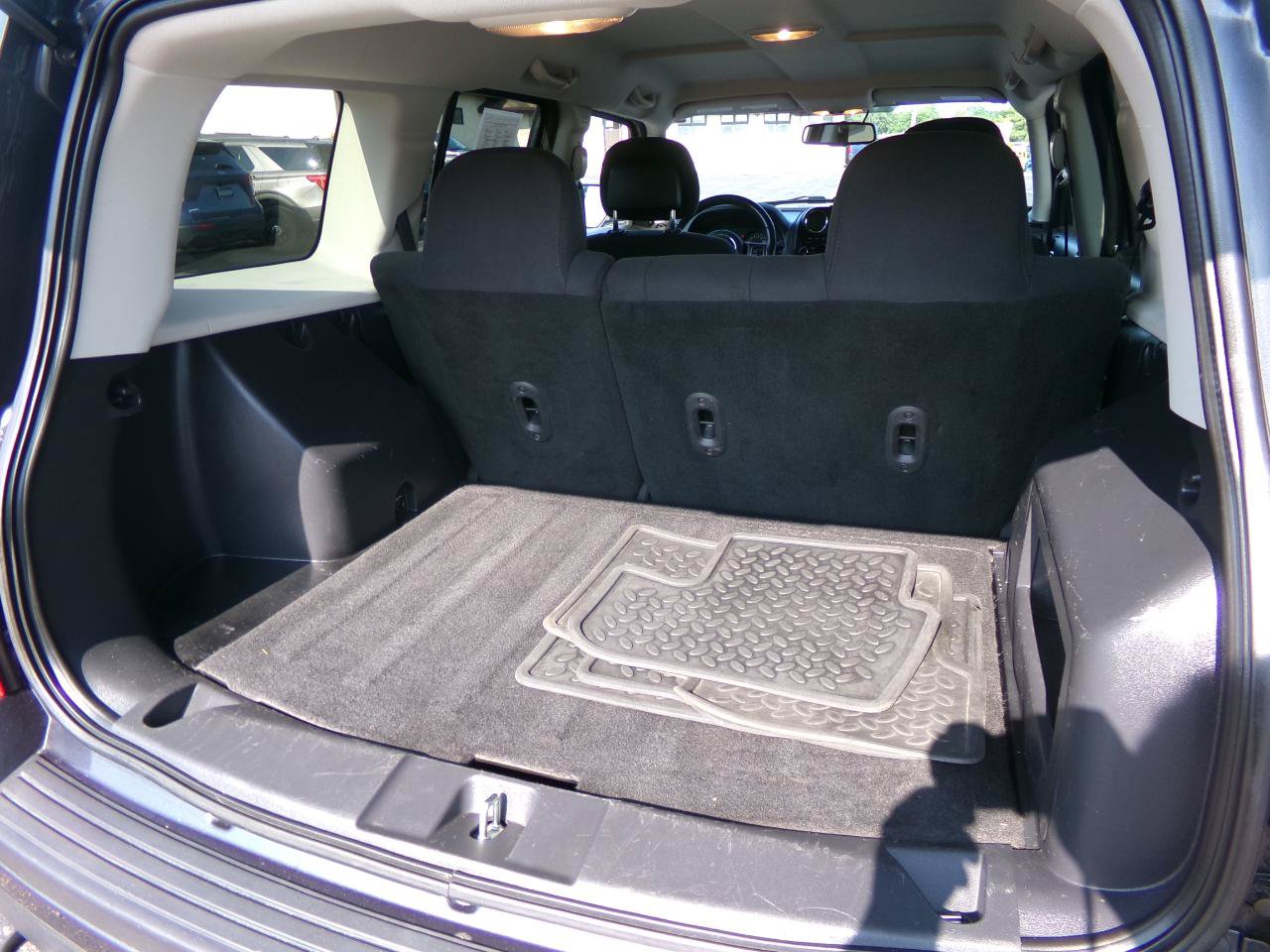 Used 2015 Jeep Patriot Latitude w/ All Weather Capability Group AWD/4WD image 29