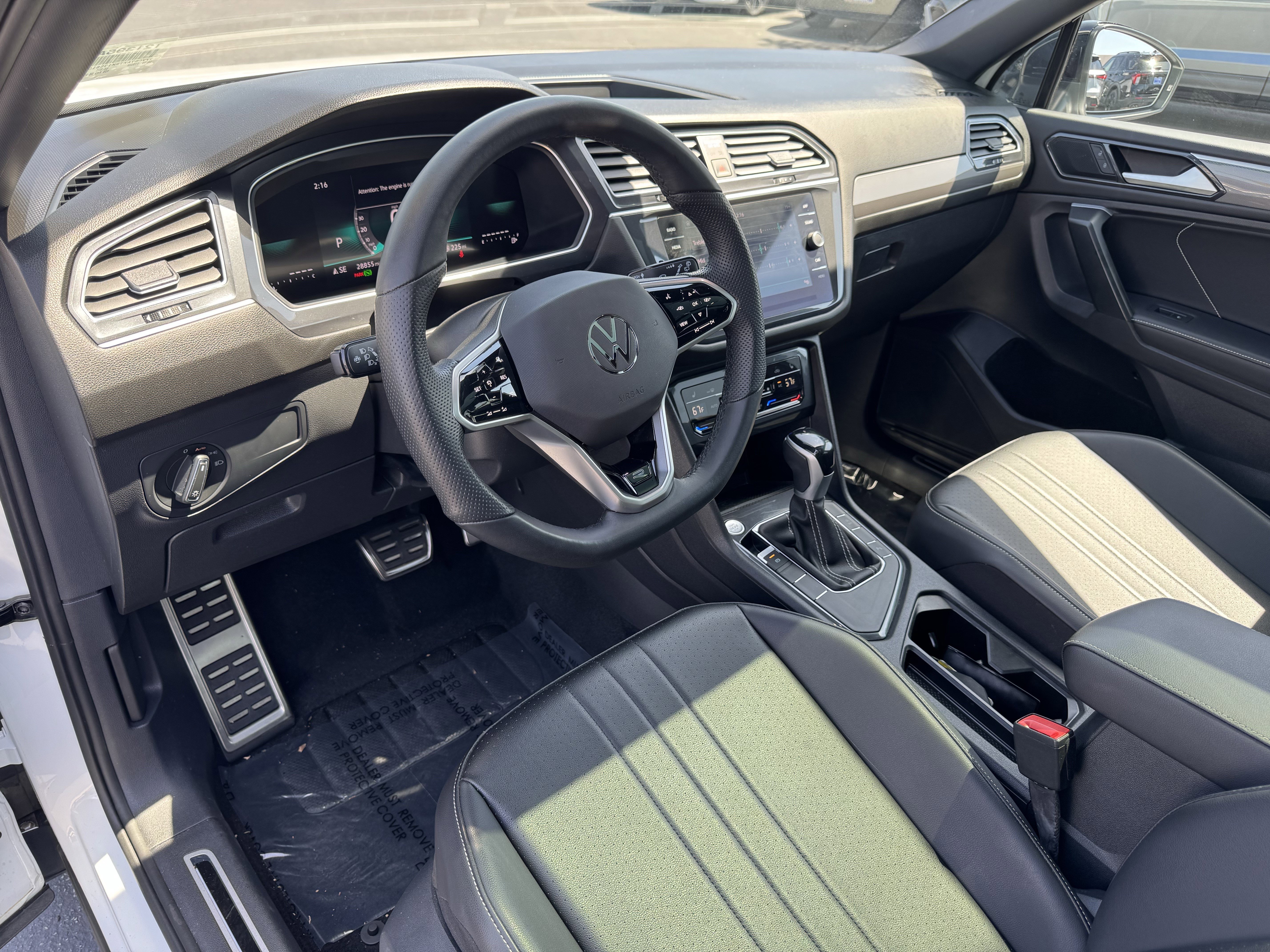 Used 2024 Volkswagen Tiguan SE R-Line FWD image 15