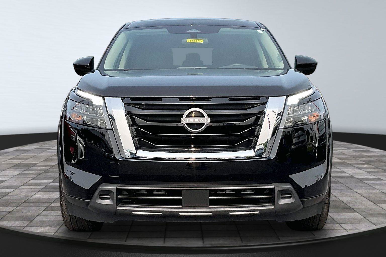 Certified 2025 Nissan Pathfinder S FWD image 2