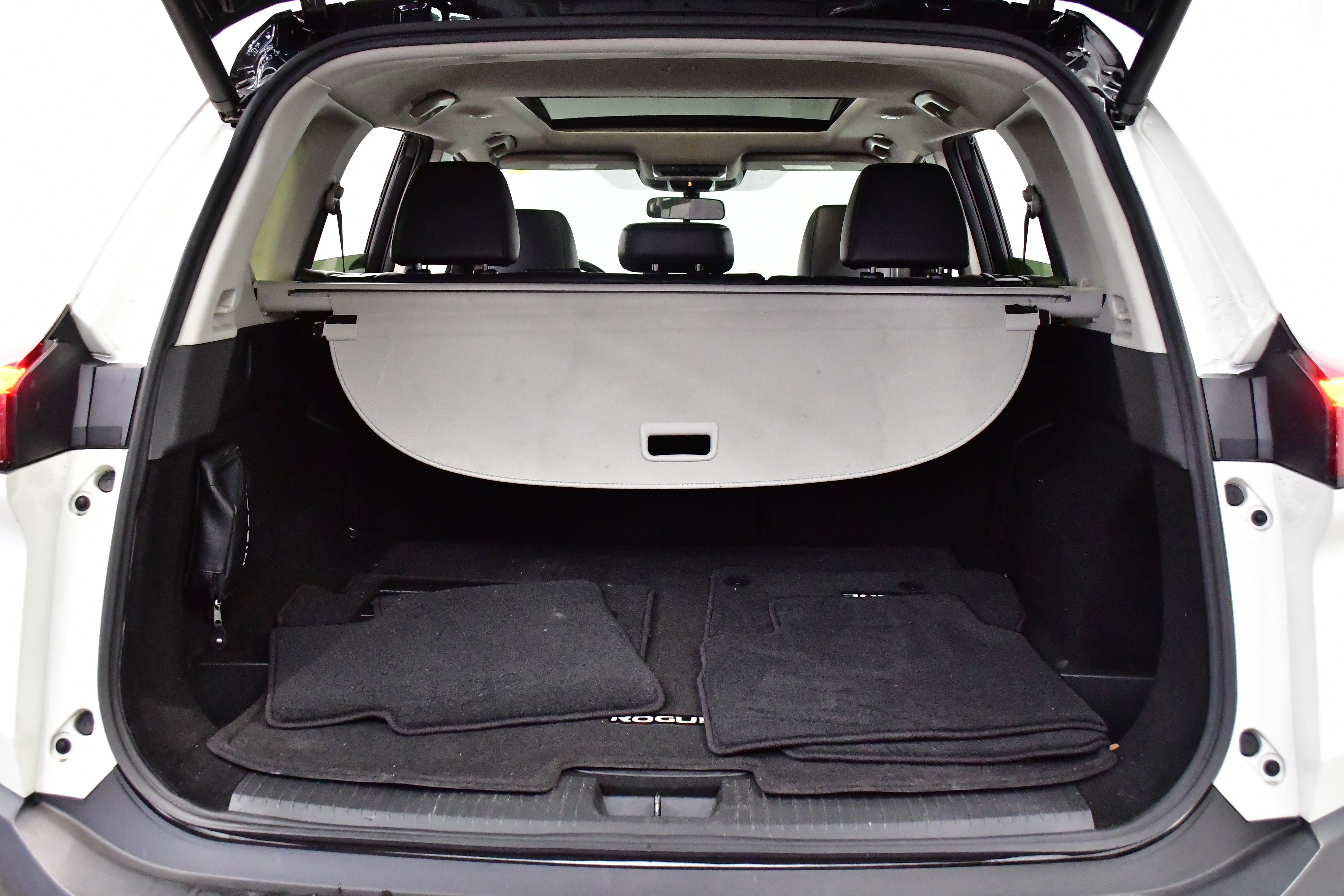 Used 2023 Nissan Rogue SV w/ SV Premium B Package image 12