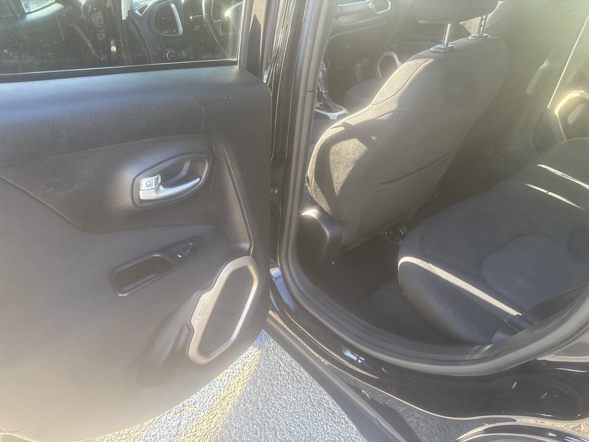 Used 2017 Jeep Renegade Latitude image 24