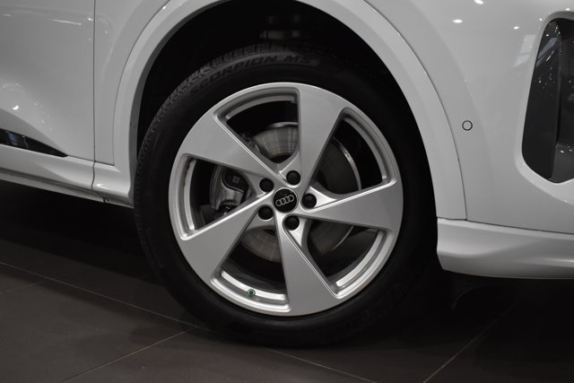 Used 2025 Audi Q5 Premium w/ Premium Plus AWD/4WD image 2