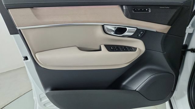 Certified 2026 Volvo XC90 B6 Plus w/ Protection Package Premier AWD/4WD image 9