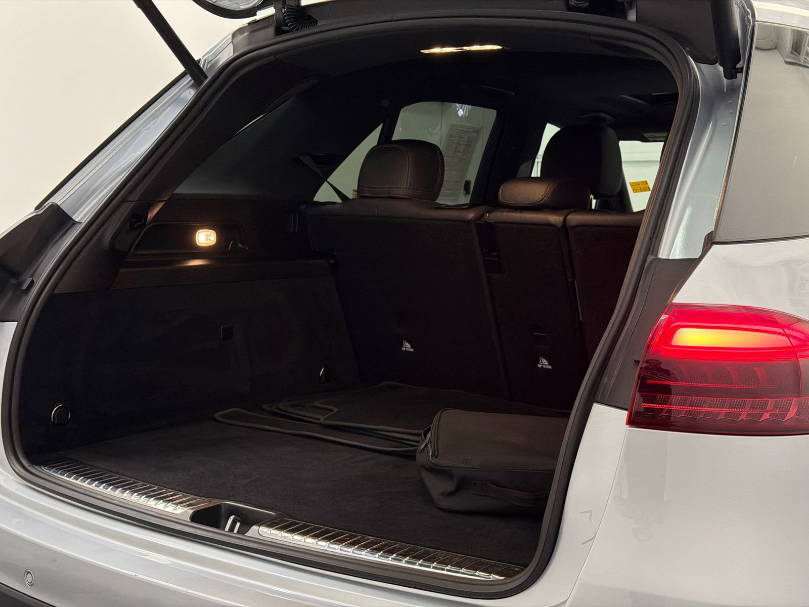 Used 2024 Mercedes-Benz GLE 450e 4MATIC image 9