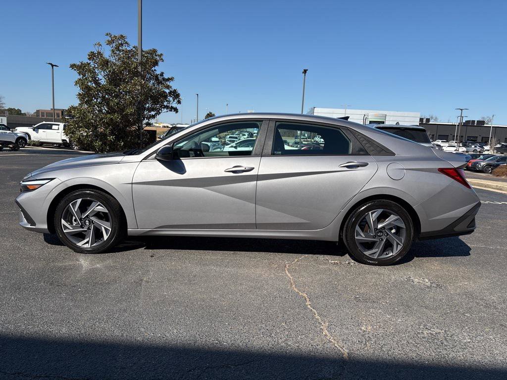 New 2025 Hyundai Elantra Sport image 9
