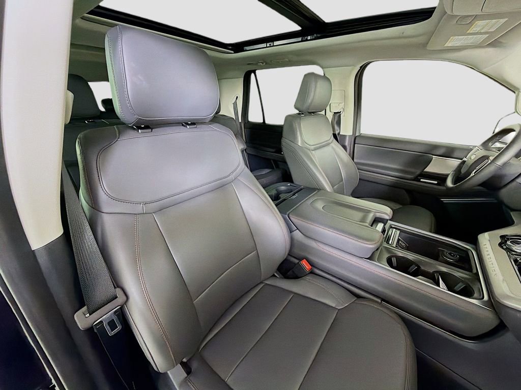 Used 2025 Ford Expedition Max Active AWD/4WD image 32