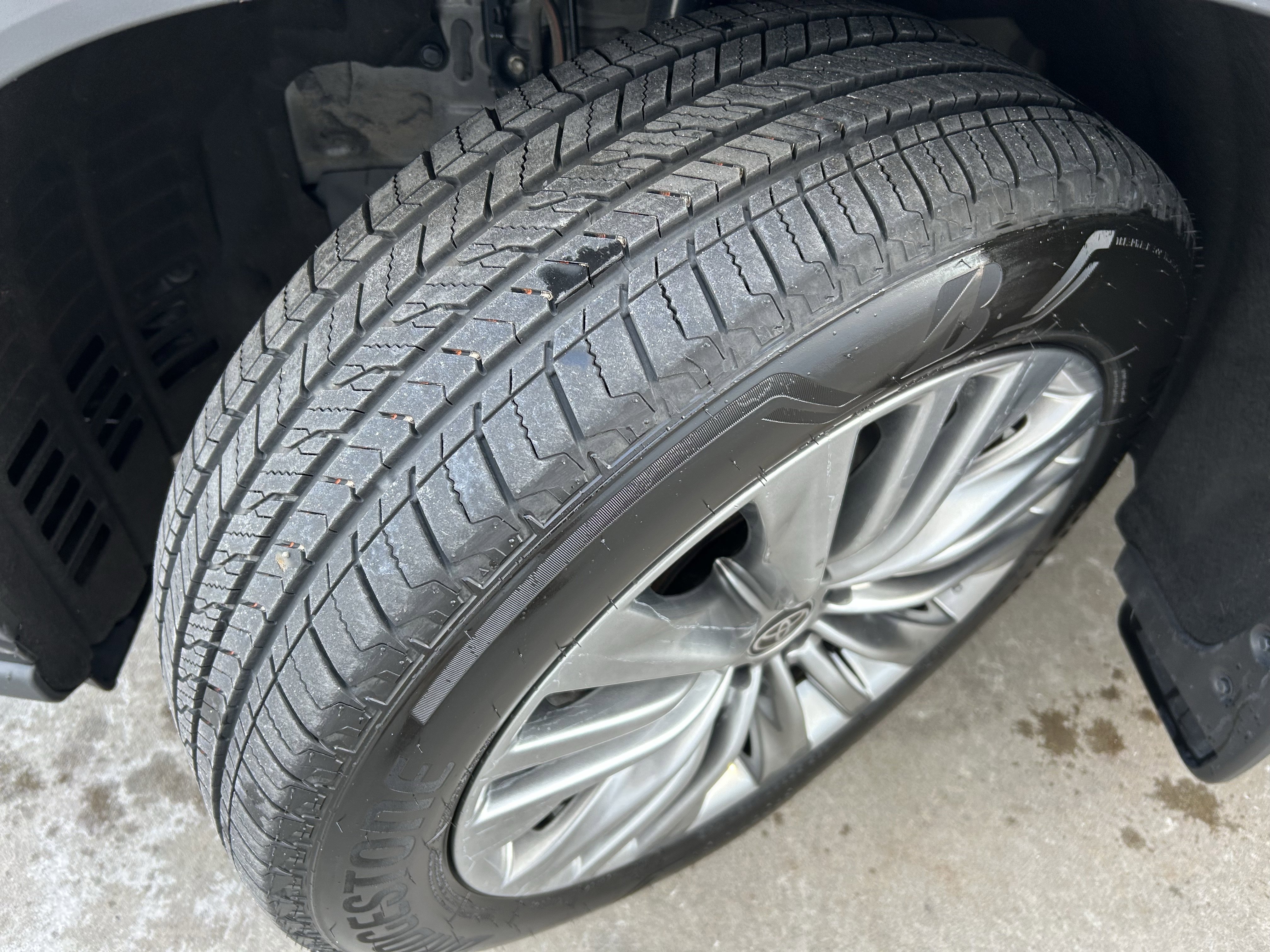 Used 2024 Toyota Highlander Platinum image 11