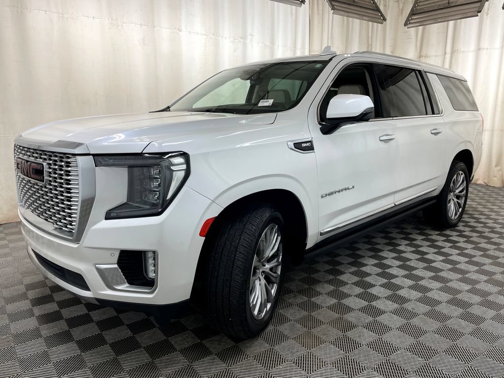 Used 2022 GMC Yukon XL Denali w/ Denali Premium Package AWD/4WD image 23