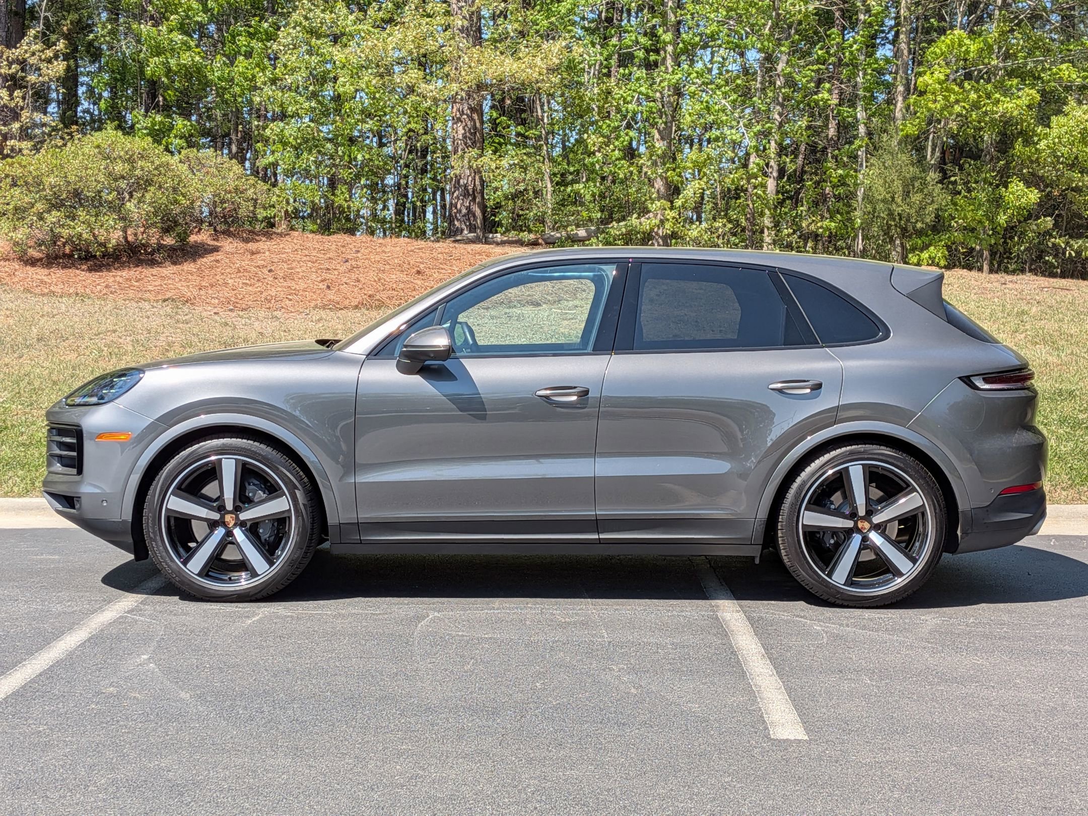 Used 2025 Porsche Cayenne AWD/4WD image 2