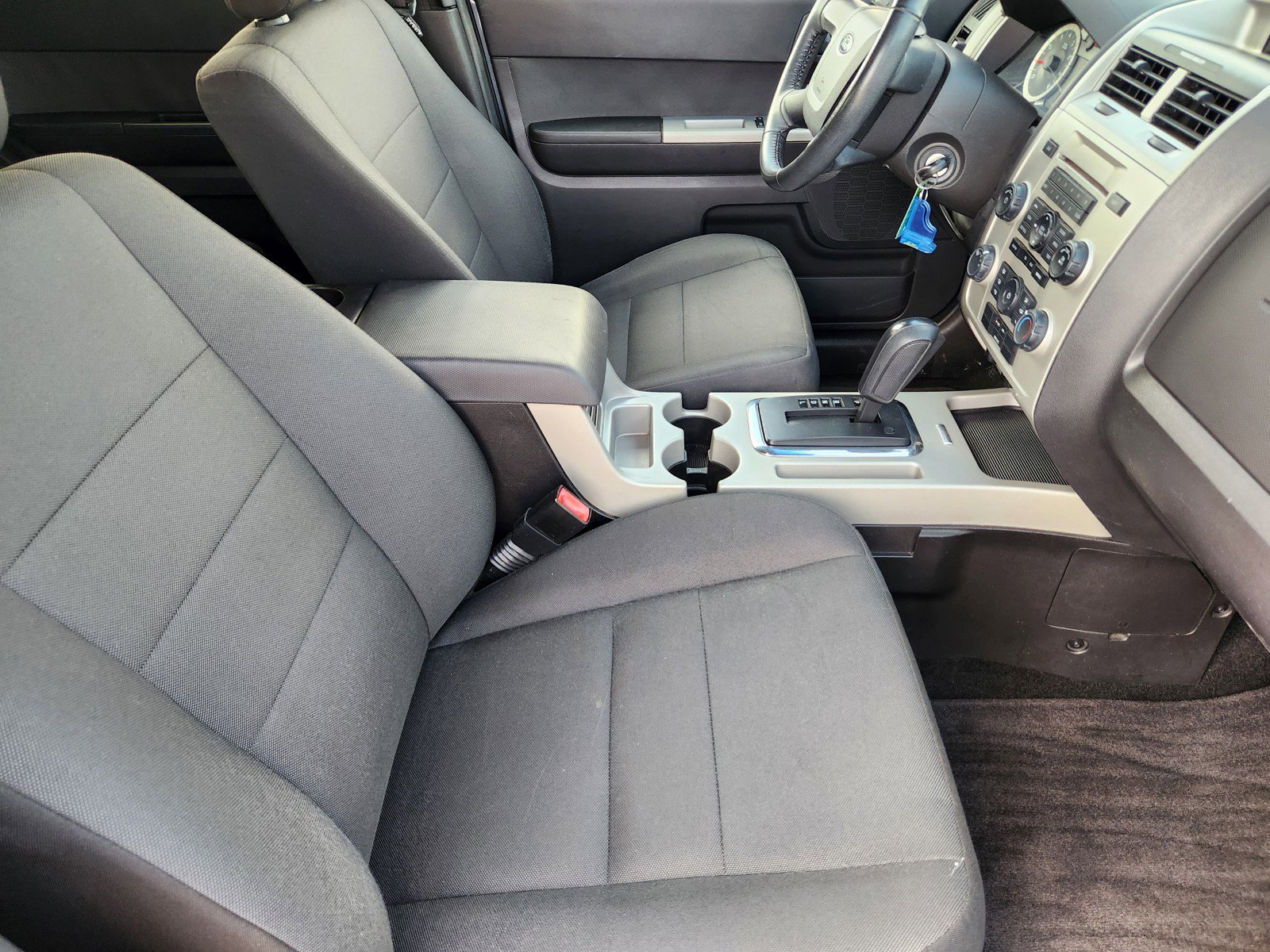 Used 2010 Ford Escape XLT image 11