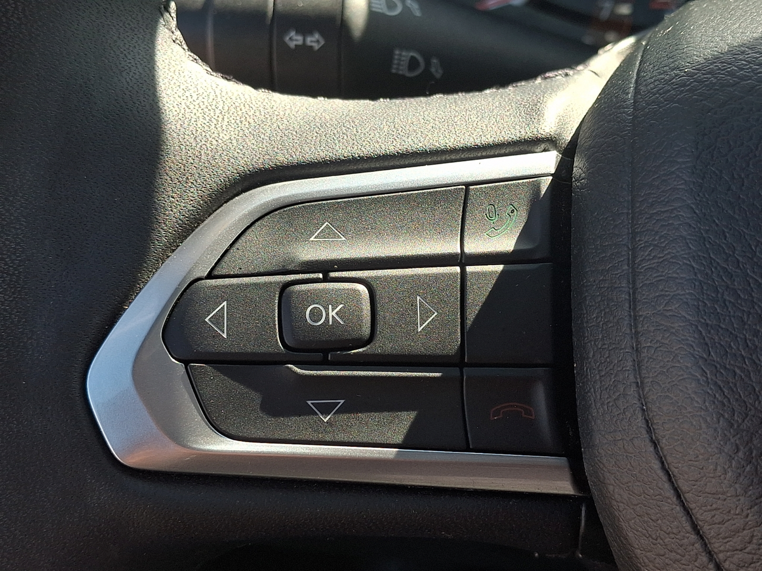 Certified 2023 Jeep Compass Latitude w/ Sun and Sound Group AWD/4WD image 18