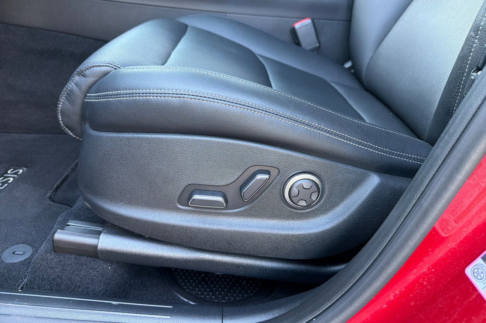 Used 2025 Genesis GV70 2.5T image 15