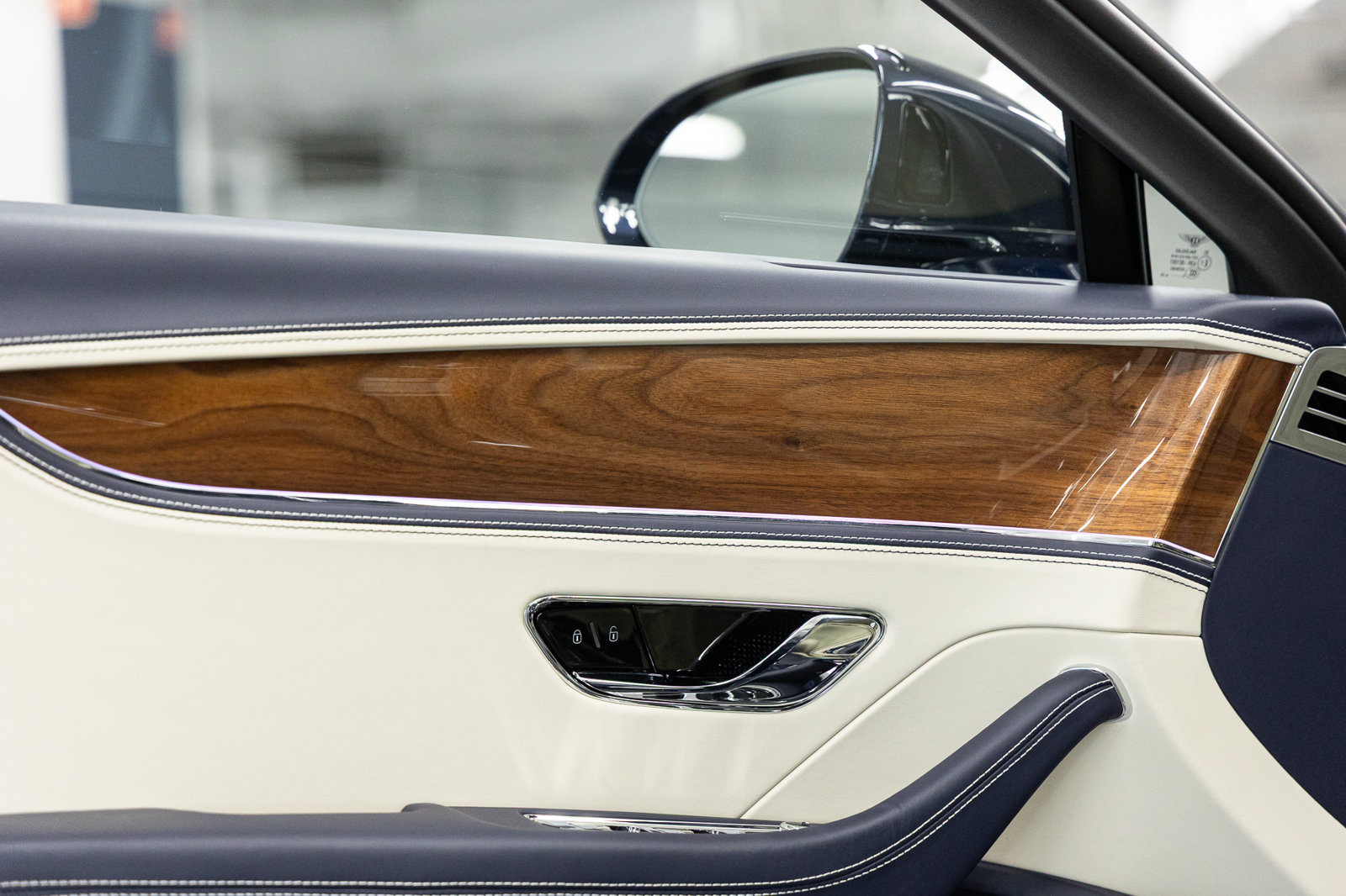 Certified 2026 Bentley Flying Spur V8 AWD/4WD image 39