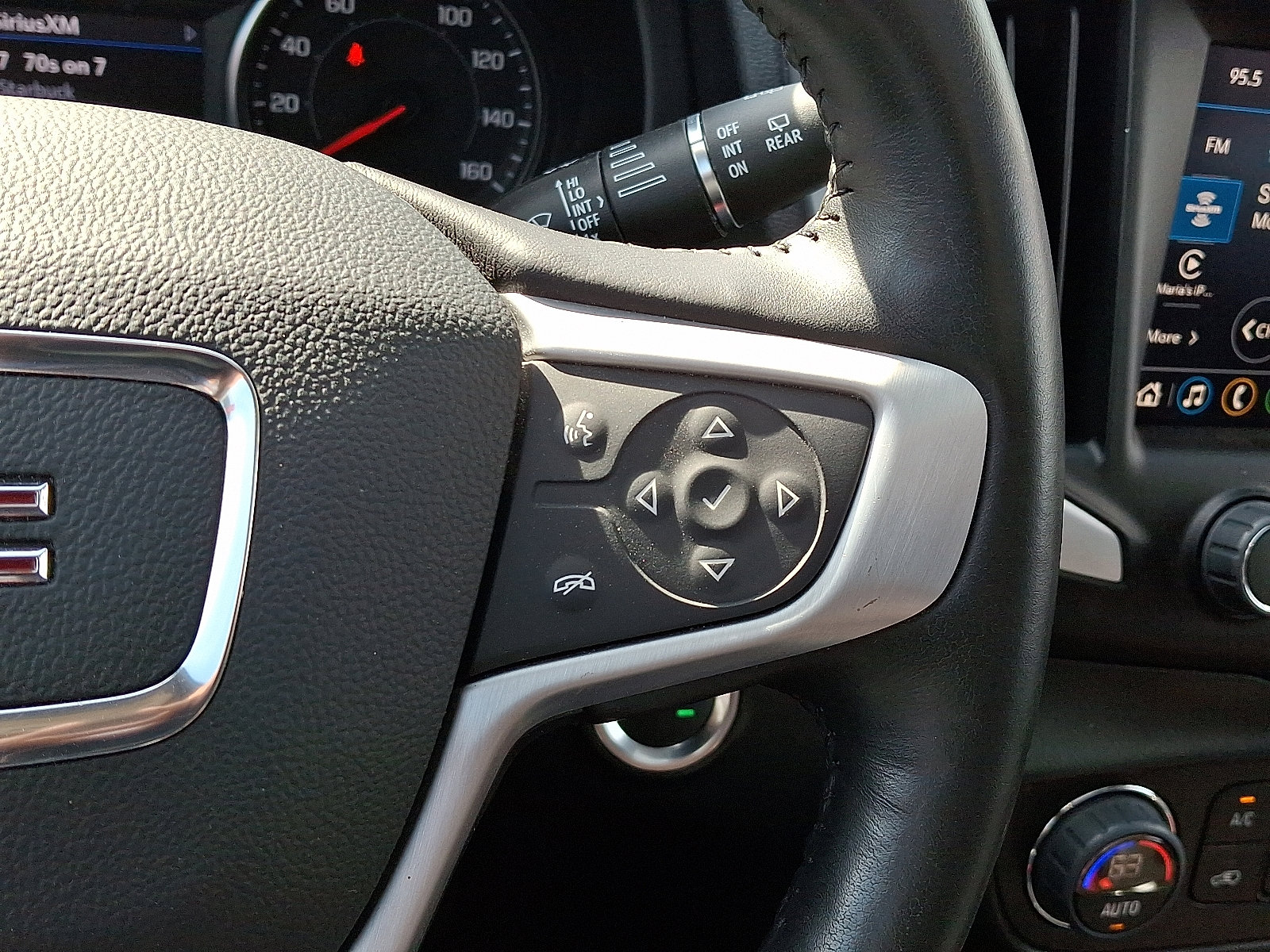 Used 2022 GMC Terrain SLT w/ Tech Package image 23