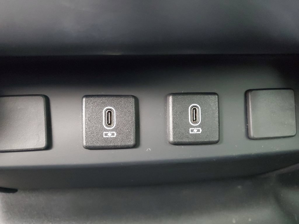 Used 2026 Land Rover Defender 110 X-Dynamic SE AWD/4WD image 31
