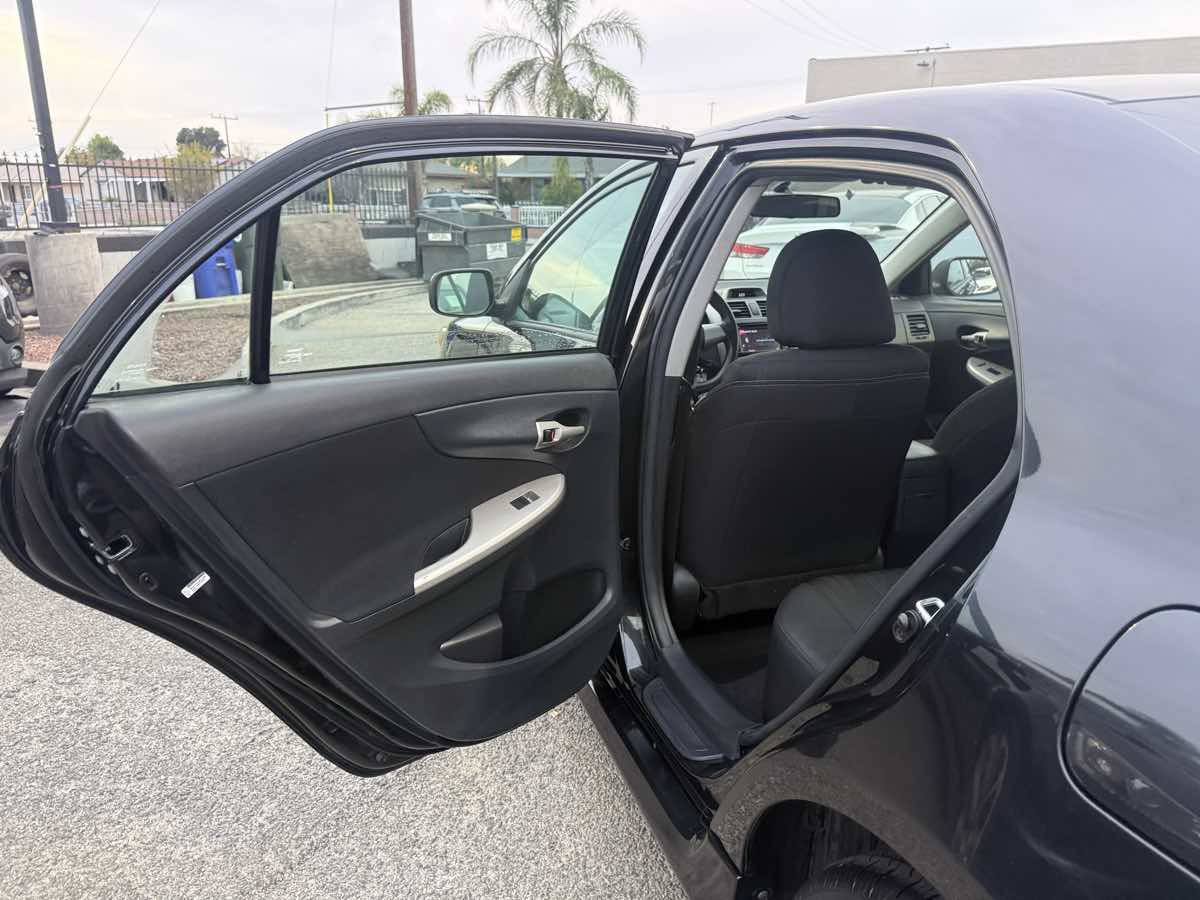 Used 2013 Toyota Corolla S FWD image 11