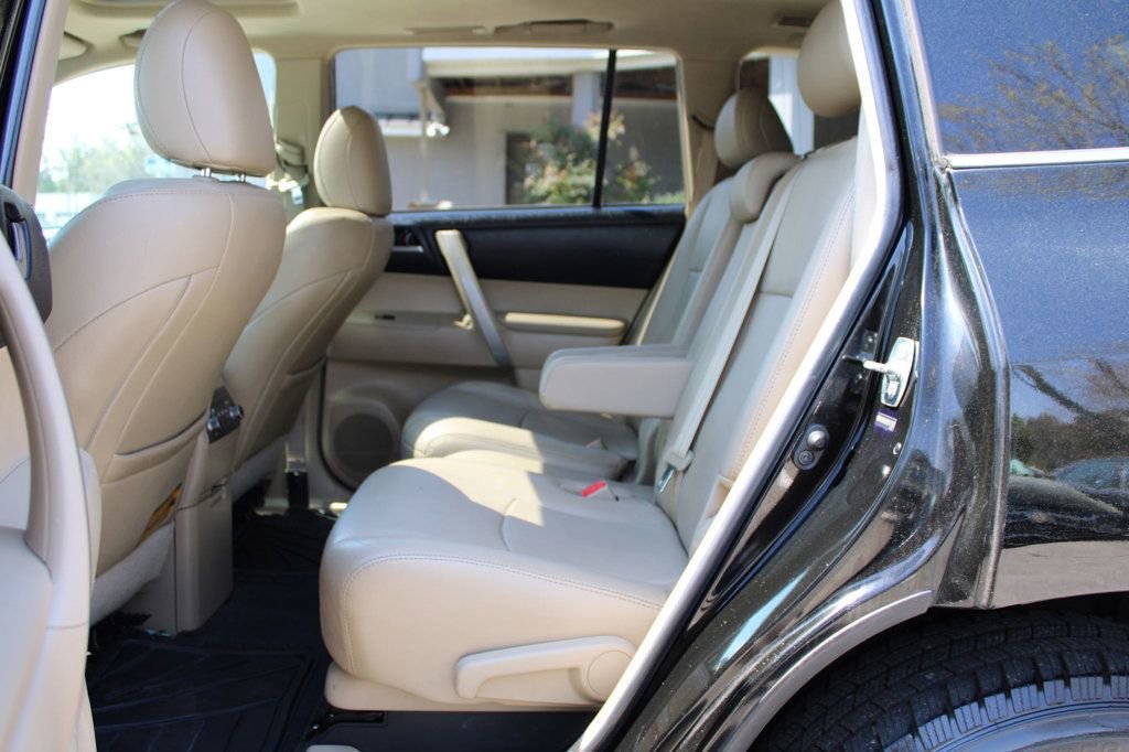 Used 2013 Toyota Highlander SE AWD/4WD image 32