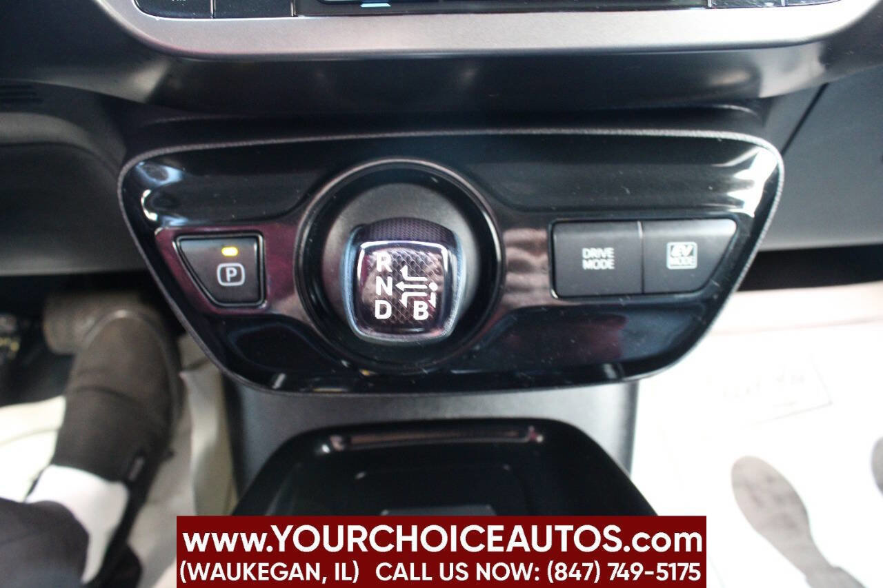 Used 2021 Toyota Prius XLE 4dr Hatchback image 20