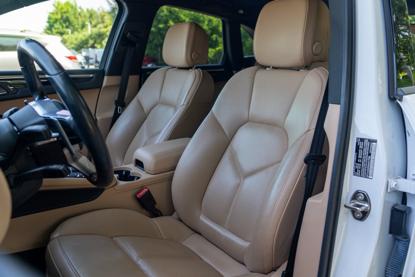 Certified 2021 Porsche Macan AWD/4WD image 25