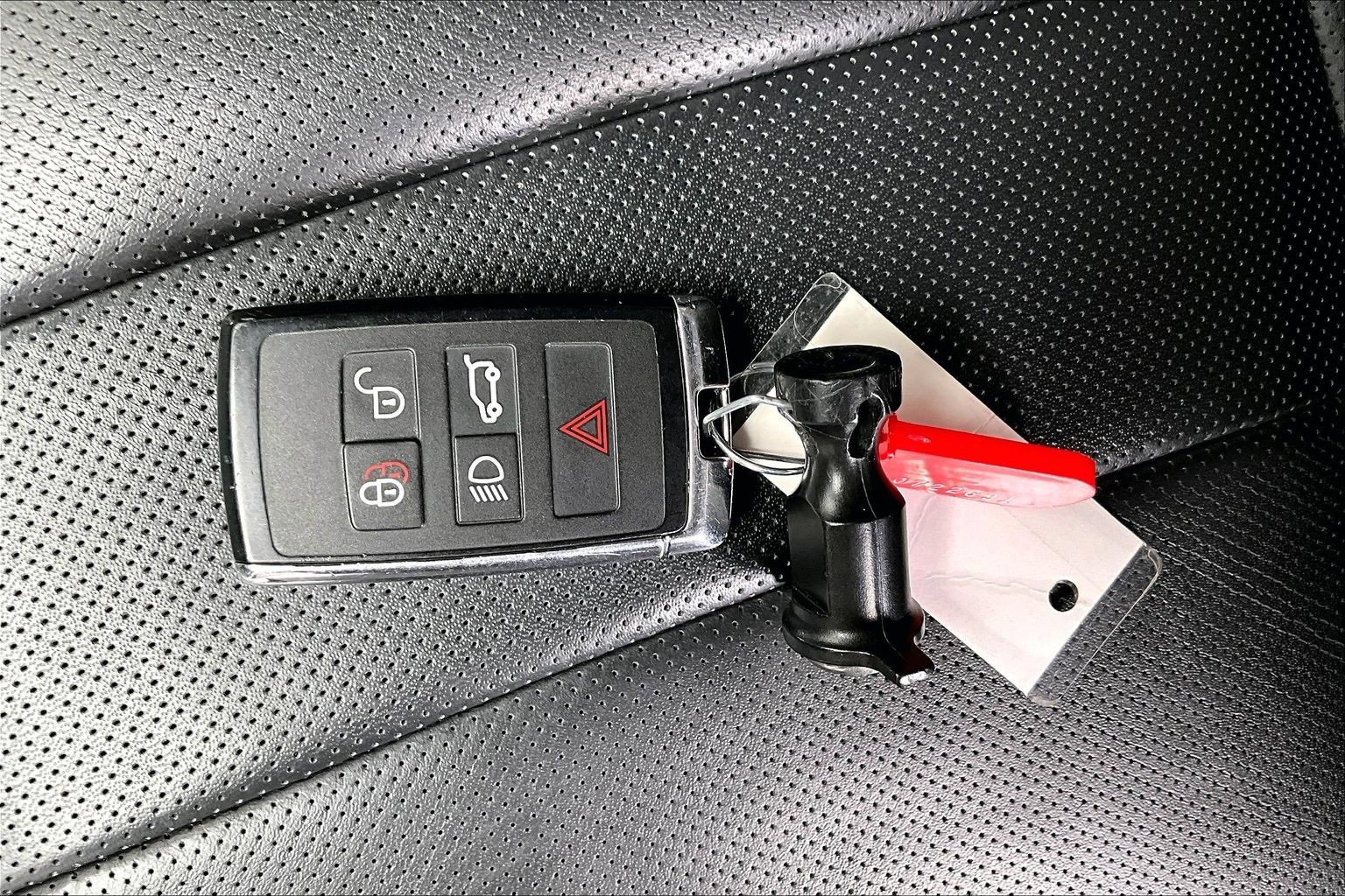 Used 2024 Land Rover Range Rover Sport Dynamic SE image 11