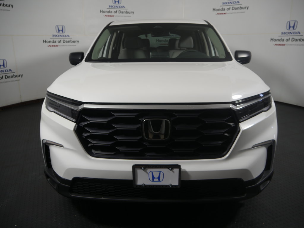 Used 2023 Honda Pilot LX image 2