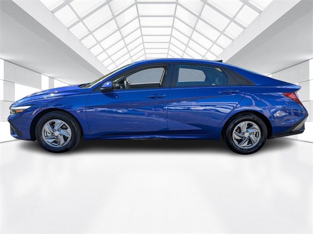 Used 2025 Hyundai Elantra SE image 4