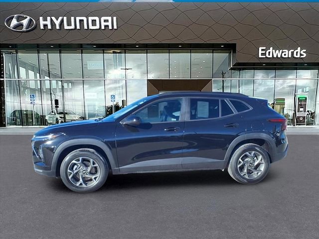 Used 2025 Chevrolet Trax LT w/ LT Convenience Package image 3