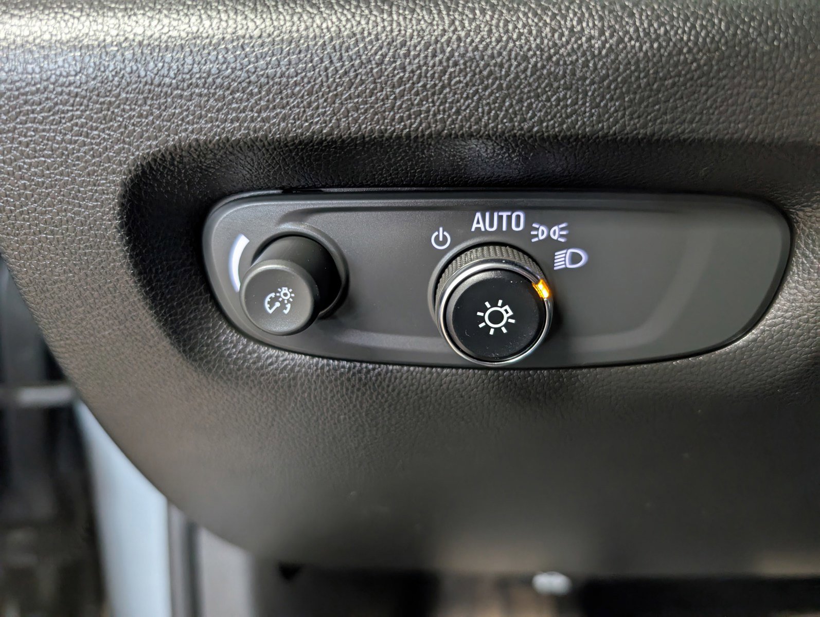 Used 2023 Chevrolet Traverse Premier image 28