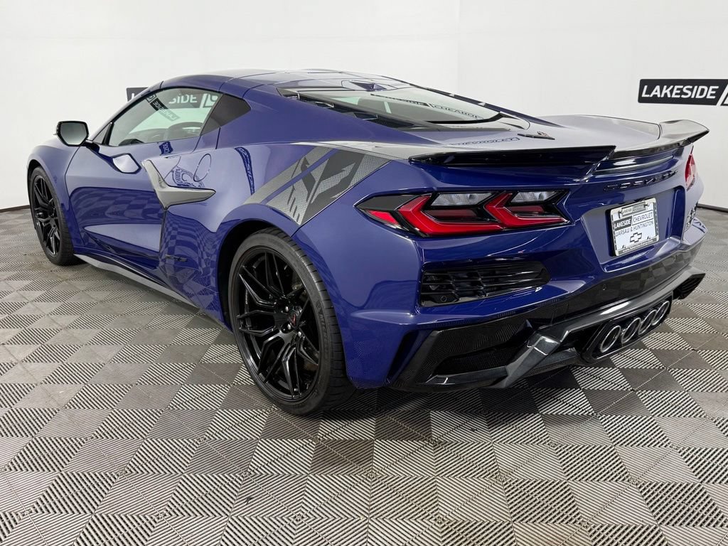 Used 2025 Chevrolet Corvette Z06 RWD image 4
